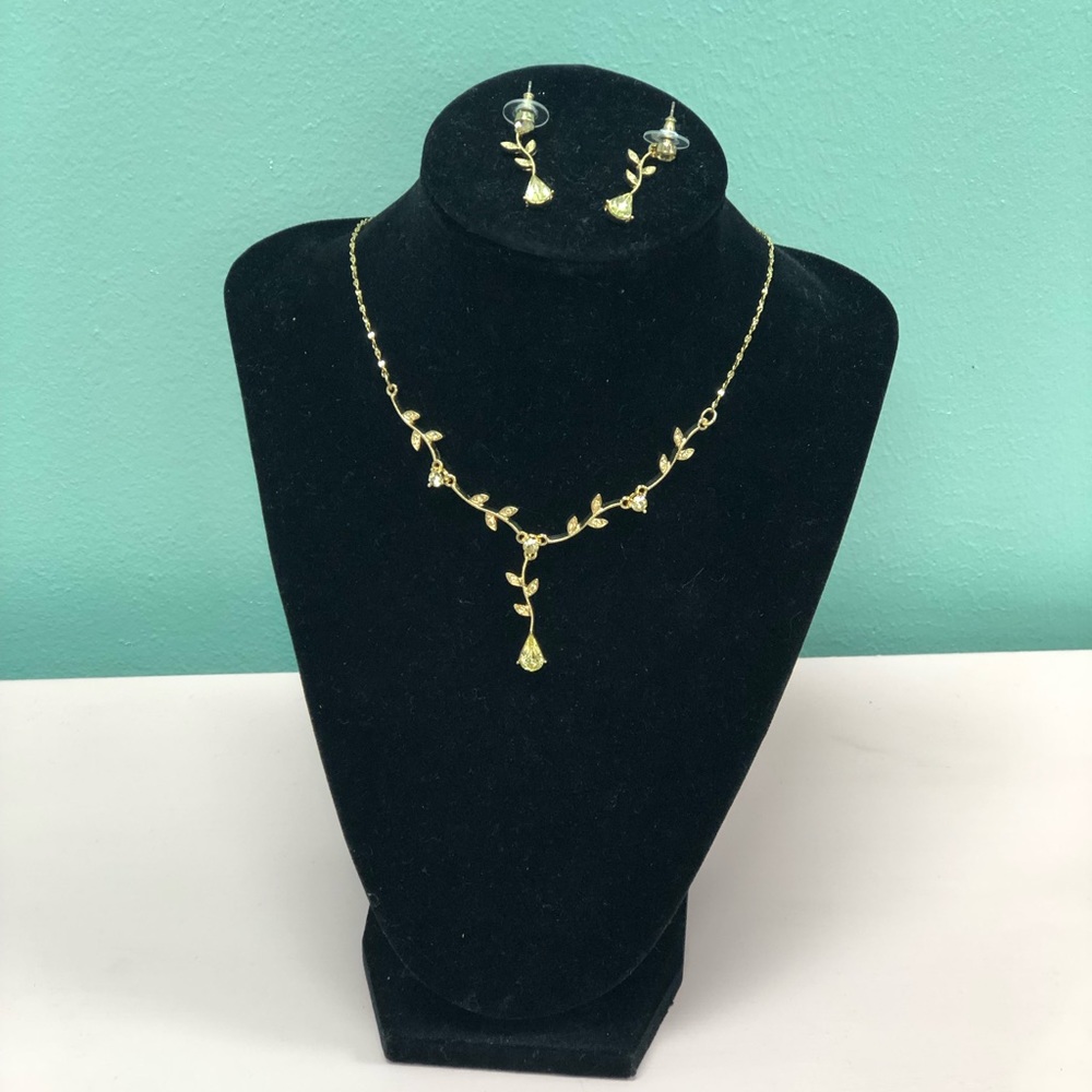 Necklace/ Earrings set bundle